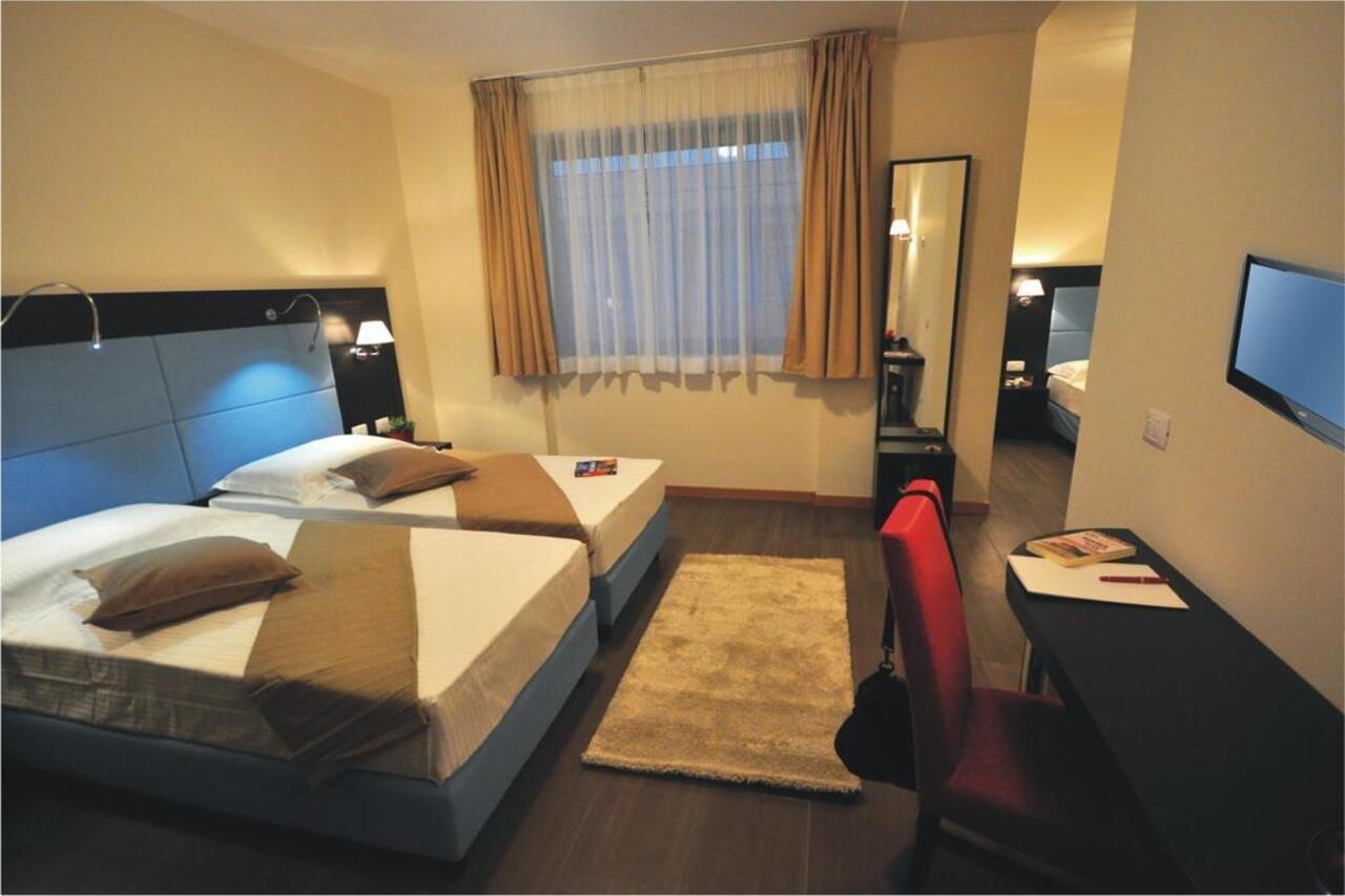 โรงแรม 325 ตอร์ แวร์กาตา โรม ภายนอก รูปภาพ