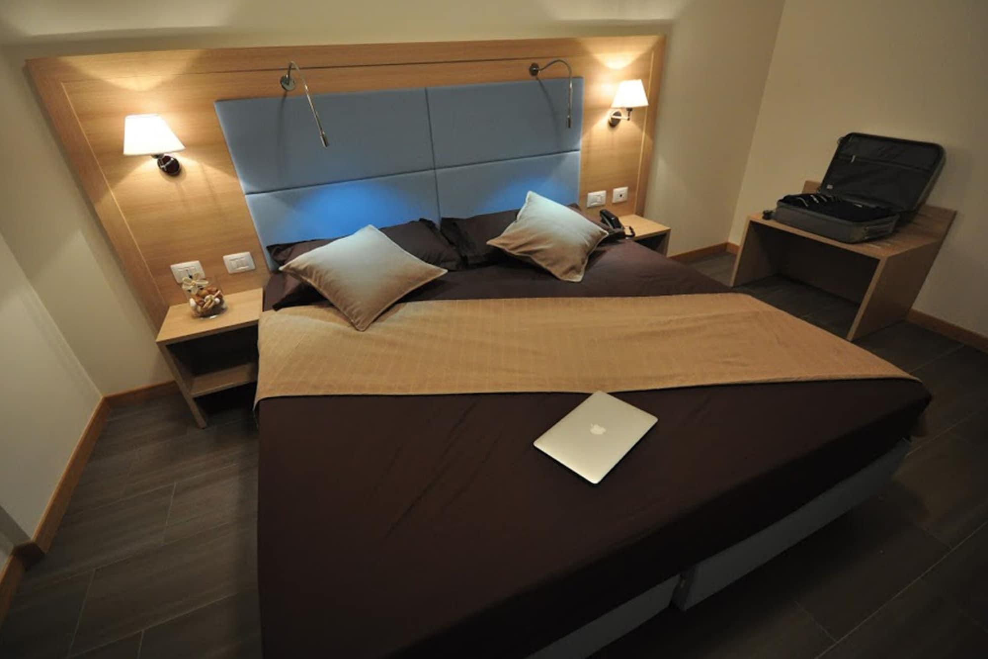 โรงแรม 325 ตอร์ แวร์กาตา โรม ภายนอก รูปภาพ